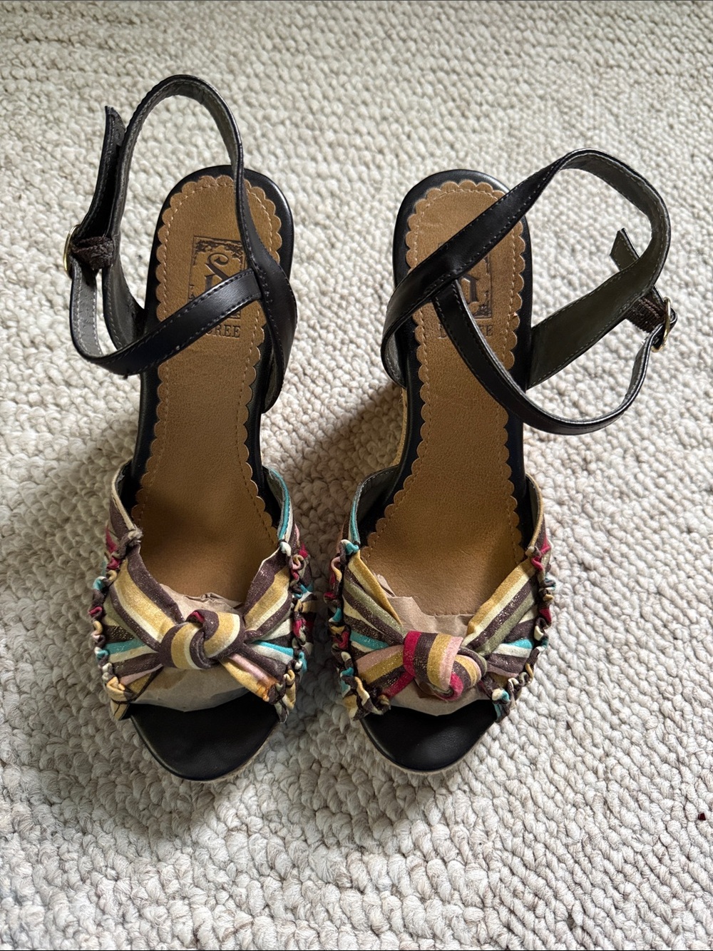 Decree Women’s Multicolor Knotted Strappy Sandals - size 6